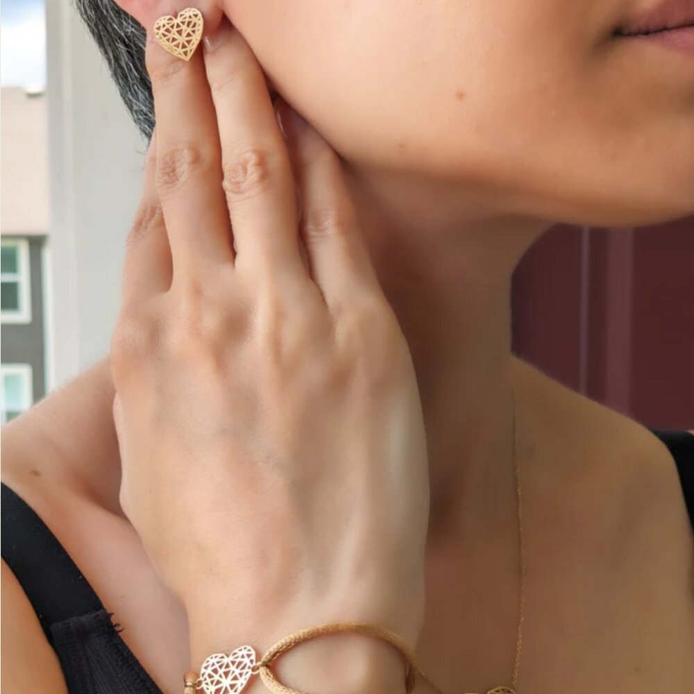 18k Yellow Gold Heart Earrings - Picture 5 of 5